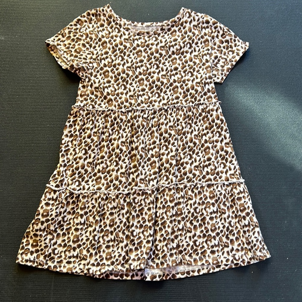 Xs (5). Cheetah print short sleeve dress!